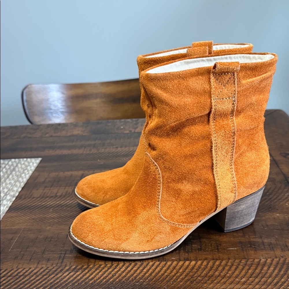 Lavorazione Artigiana Orange Suede Heeled Boots